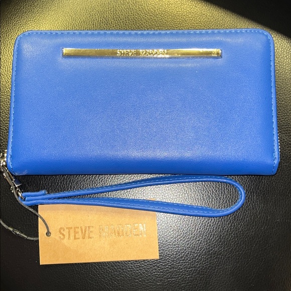 Steve Madden Handbags - STEVE MADDEN cobalt zippy boxes wallet